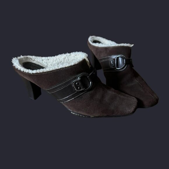 AEROSOLES Shoes - Vintage Sherpa Chocolate Brown Suede Mules with Buckle and Contrast Size 8